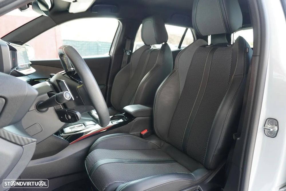 Peugeot 2008 1.2 PureTech GT EAT8 - 8