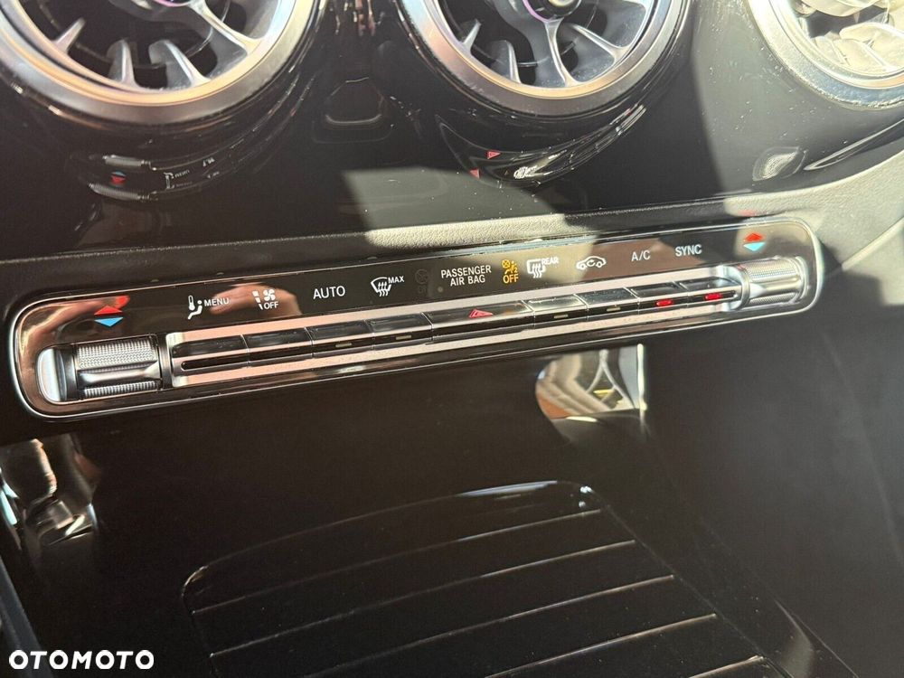 Mercedes-Benz CLA - 24