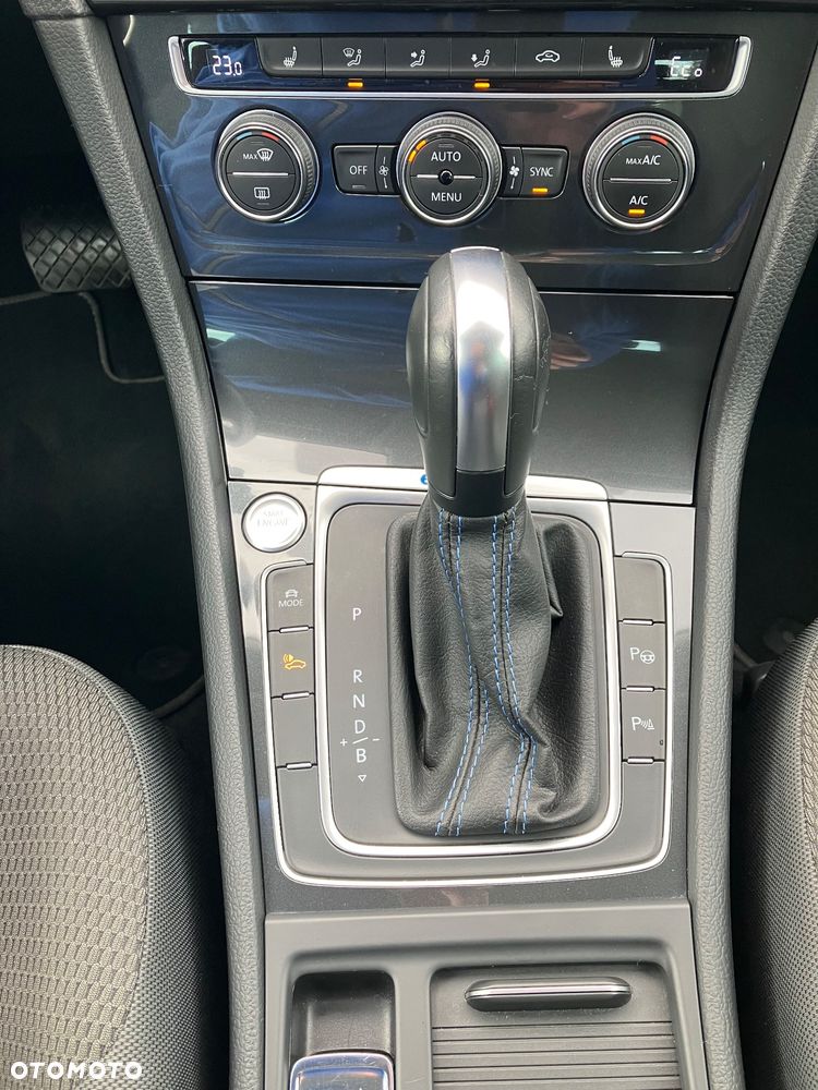 Volkswagen Golf - 12