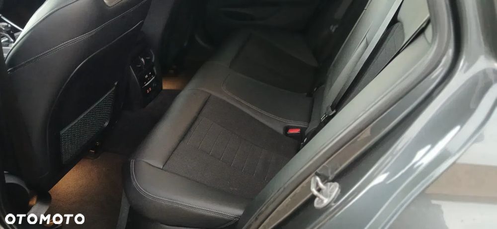 BMW Seria 3 318d Luxury Line - 26