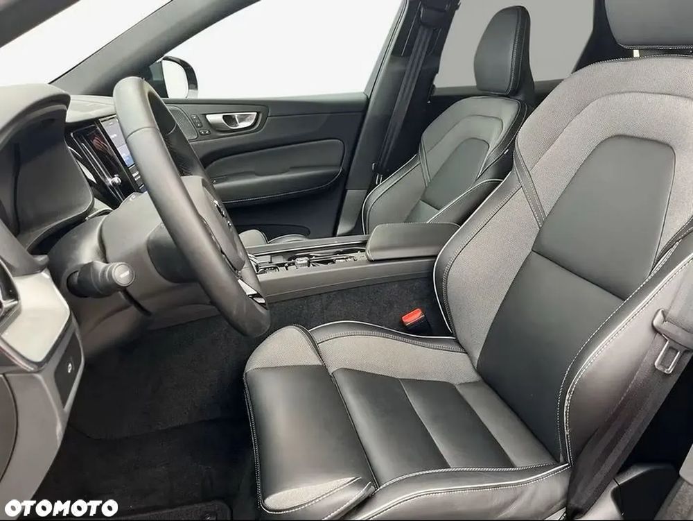 Volvo XC 60 B4 B Plus Dark - 11