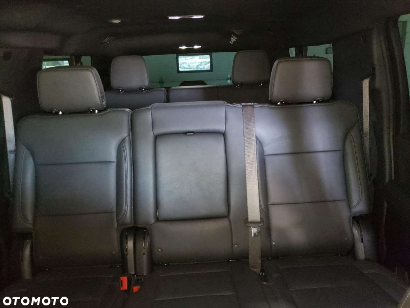 Chevrolet Suburban - 11
