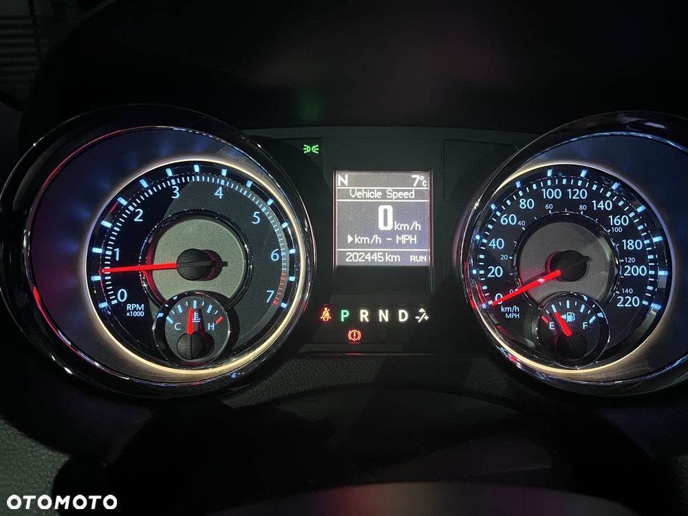 Chrysler Town & Country - 27