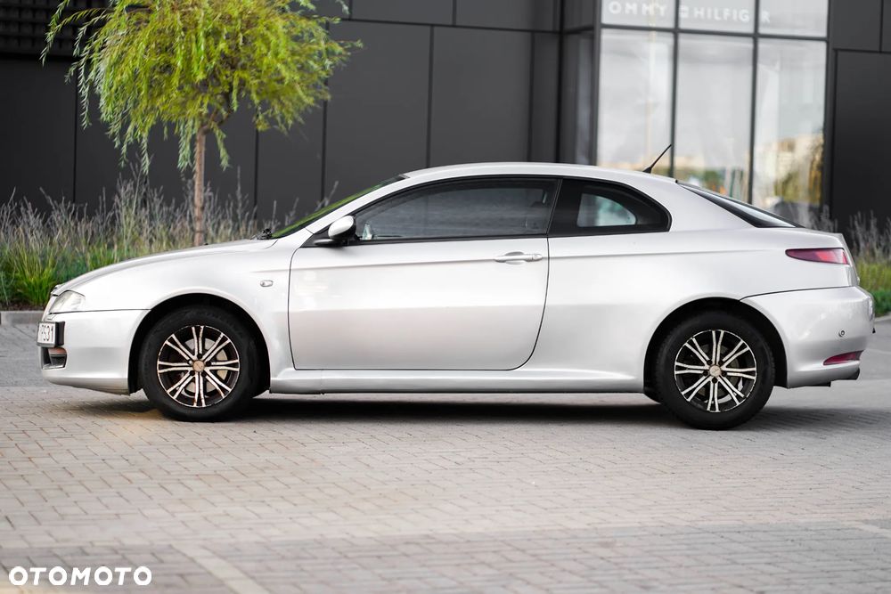 Alfa Romeo GT 1.9 JTD M-Jet Distinctive - 6