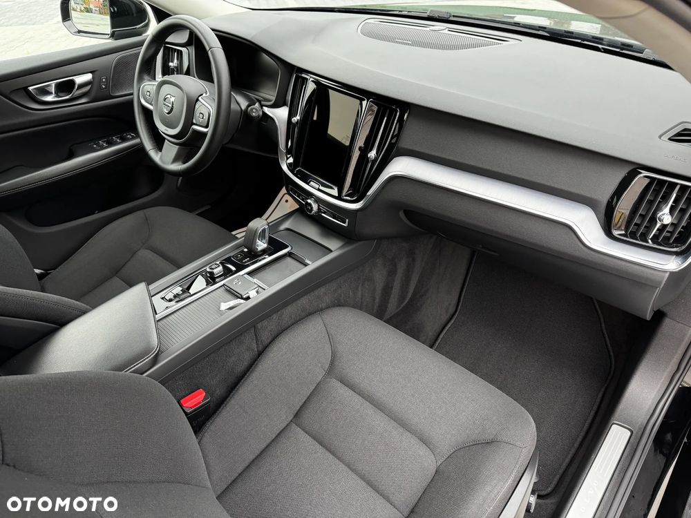 Volvo V60 B4 B DKG Momentum - 10