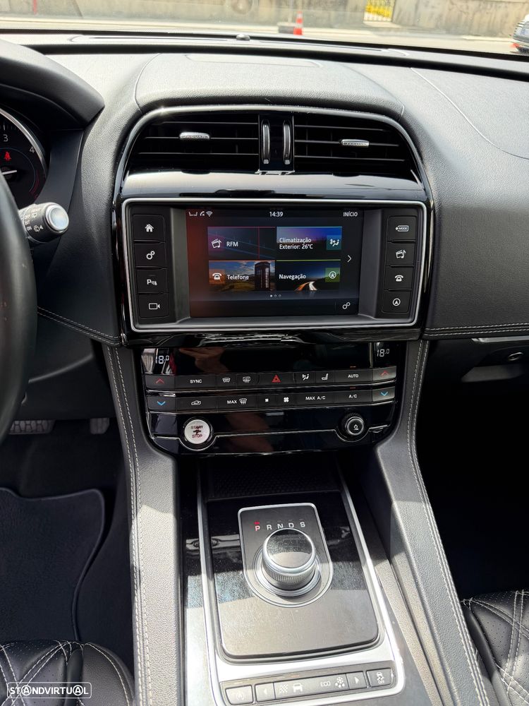 Jaguar F-Pace 20d Aut. R-Sport - 32