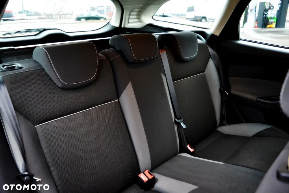 Ford Focus 1.6 TDCi DPF Ambiente - 7