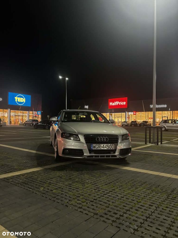 Audi A4 Limousine - 1