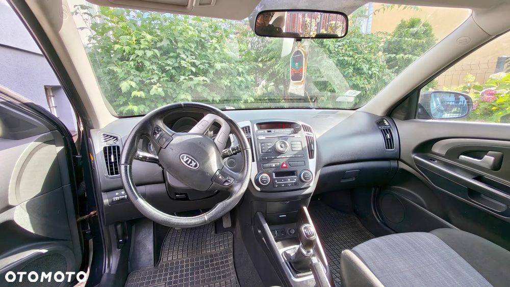Kia Ceed 1.6 Comfort + - 24