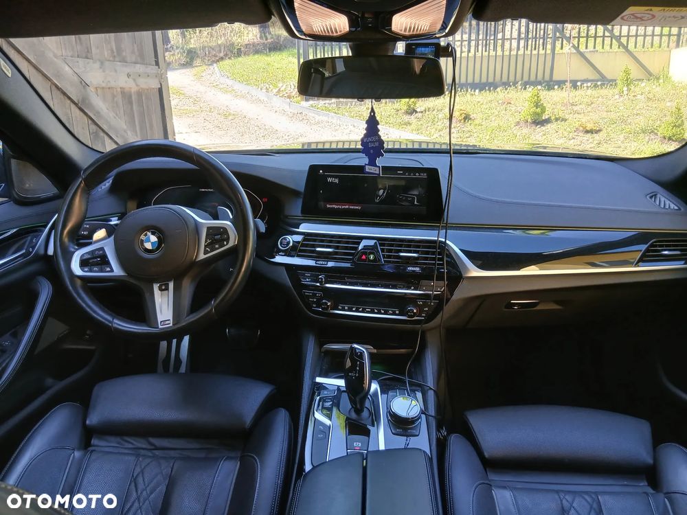 BMW Seria 5 M550i xDrive sport - 7