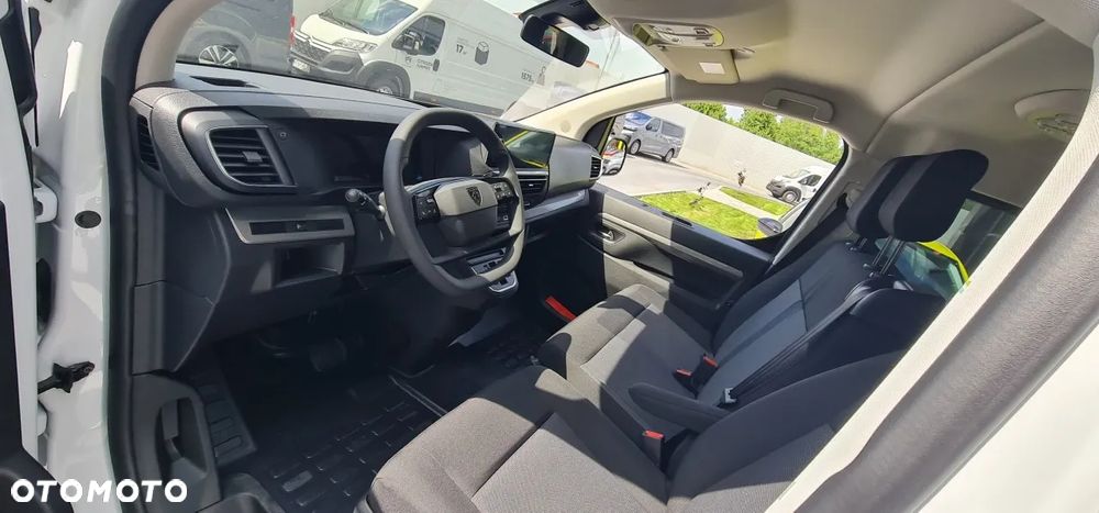 Peugeot Traveller - 19