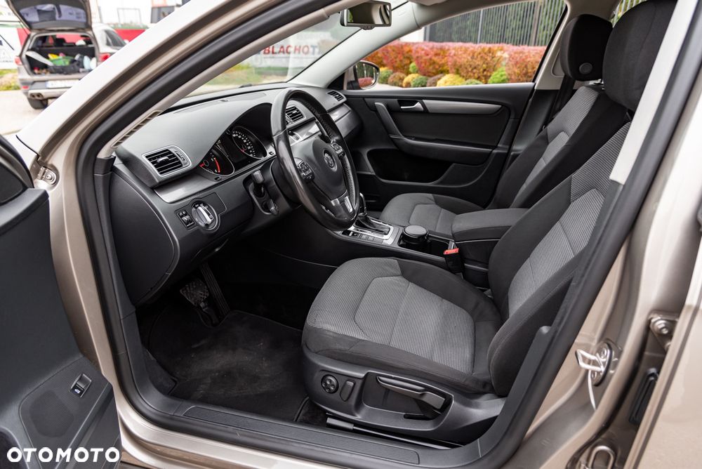 Volkswagen Passat 2.0 Blue TDI SCR Highline - 16