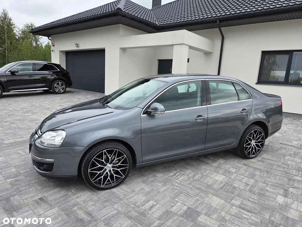 Volkswagen Jetta 2.0 FSI Comfortline - 17