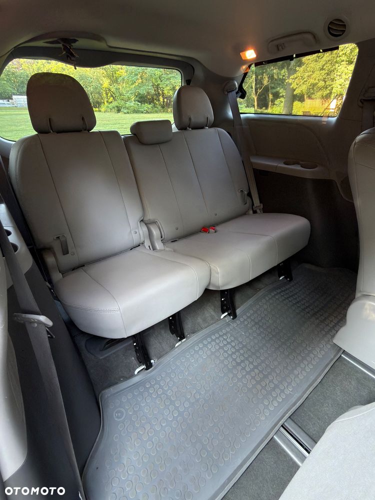 Toyota Sienna 3.5 V6 XLE AWD - 17