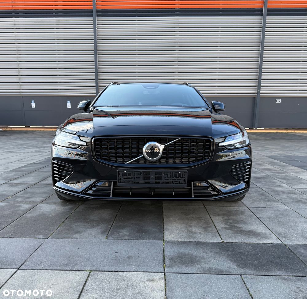 Volvo V60 T6 AWD Plug-In Hybrid Plus Dark - 2