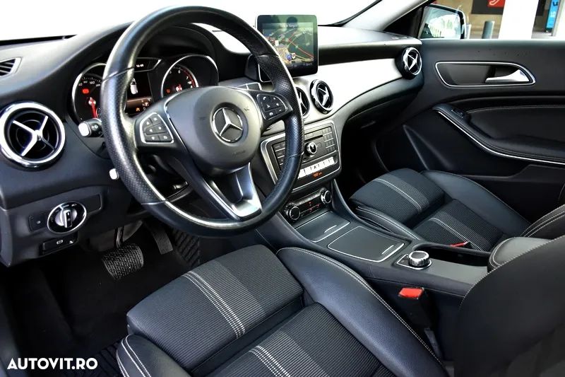 Mercedes-Benz GLA 180 7G-DCT Urban - 11