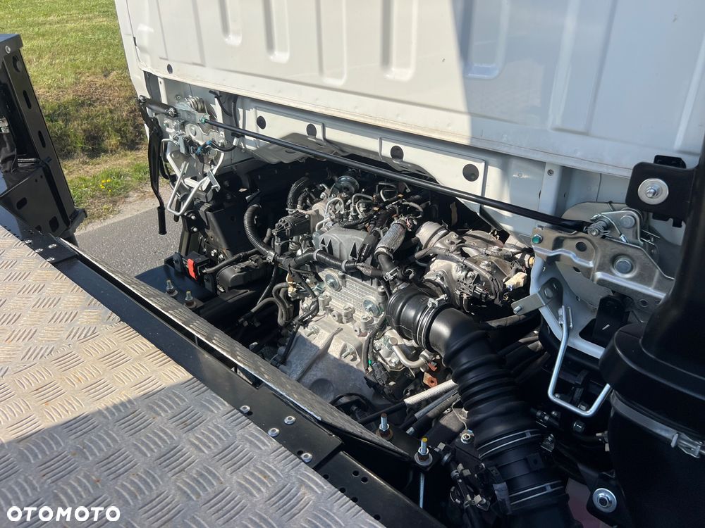 Isuzu M21 - 11