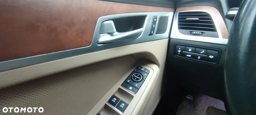 Hyundai Genesis 3.8 V6 GDI - 15