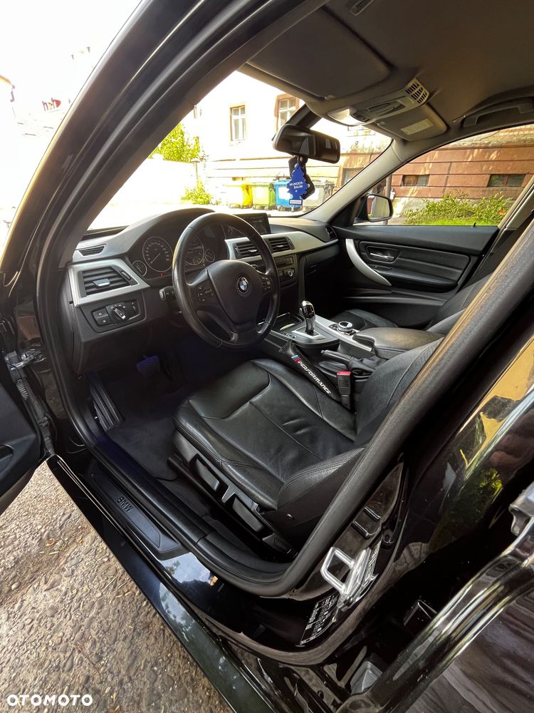 BMW Seria 3 318d - 26