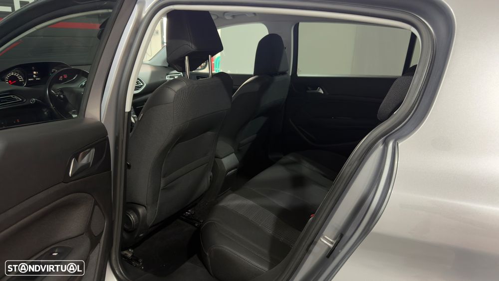 Peugeot 308 PureTech 130 GPF EAT8 Stop & Start Allure - 14