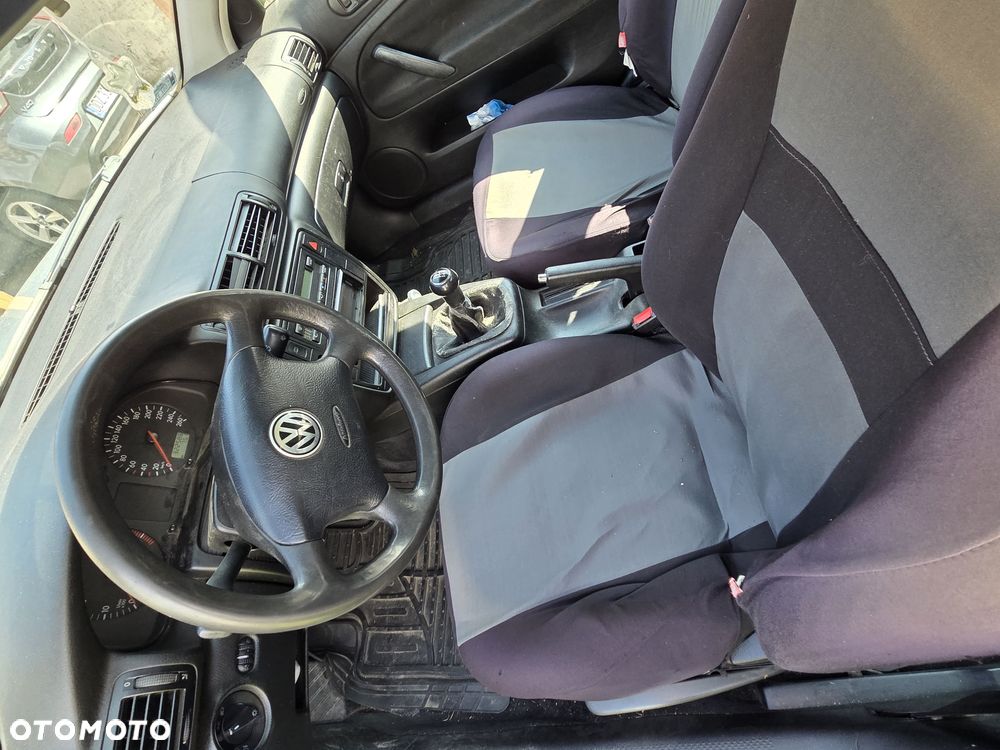 Volkswagen Passat 1.6 - 9