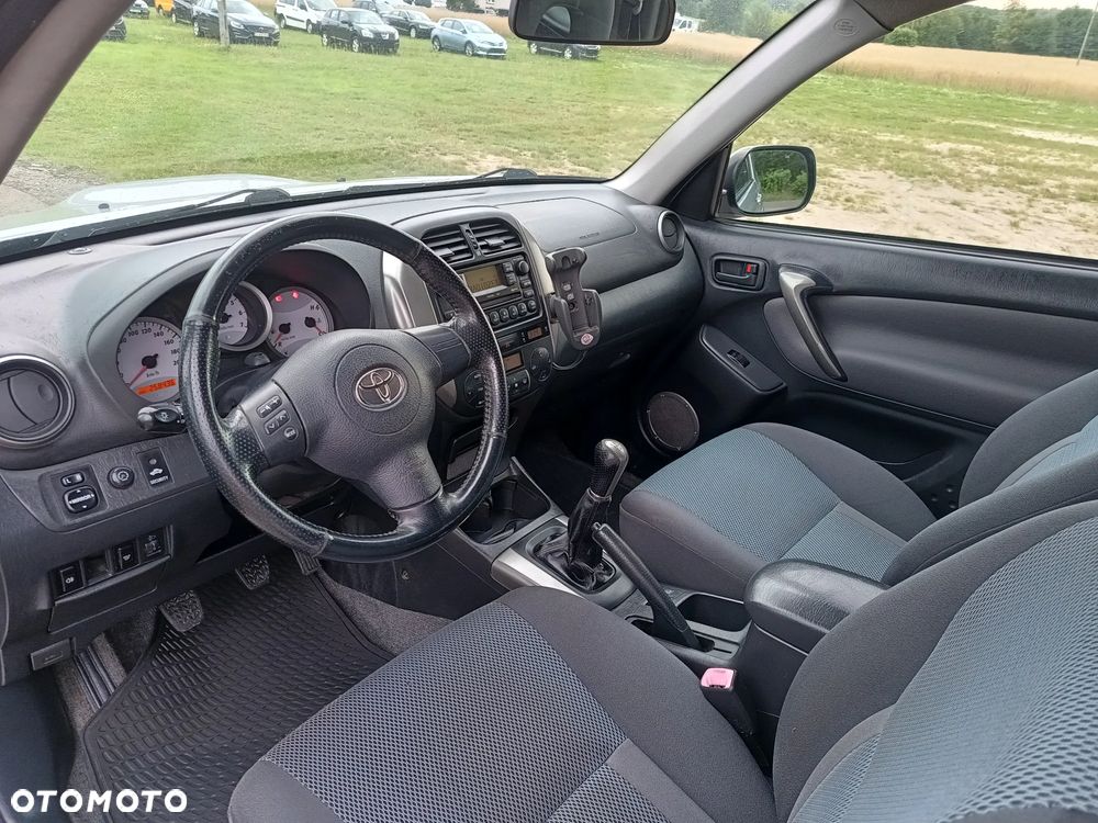 Toyota RAV4 D-4D 4x4 - 7