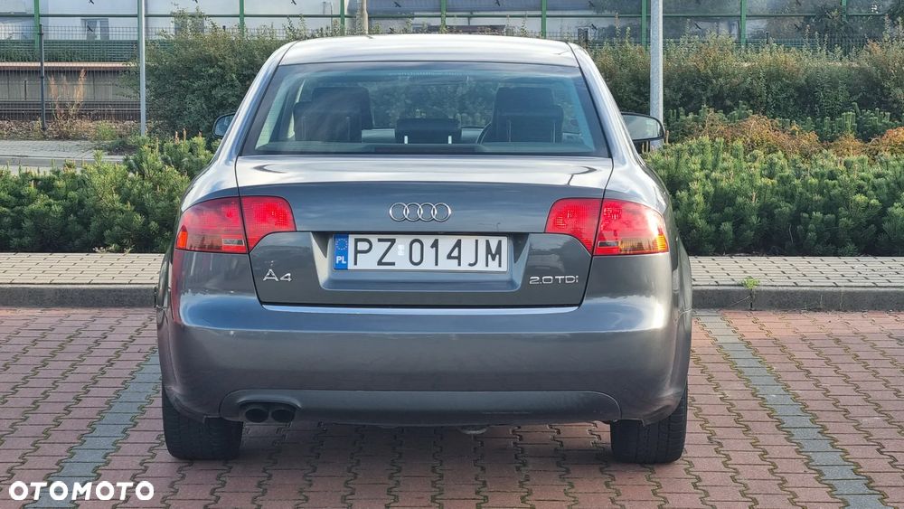 Audi A4 Limousine - 11