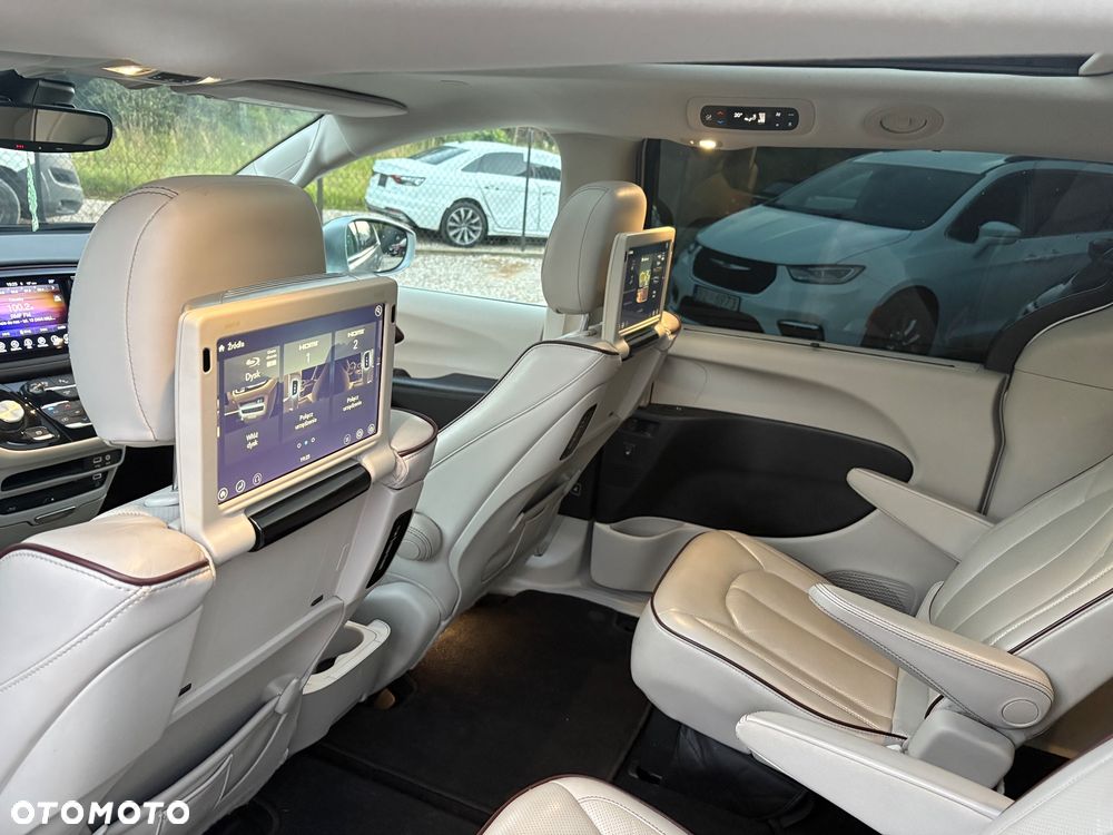 Chrysler Pacifica - 19
