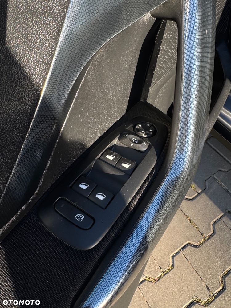 Peugeot 2008 BlueHDi FAP 120 STOP & START Allure - 28