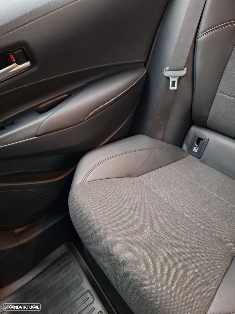 Toyota Corolla Touring Sports 1.8 Hybrid Comfort+P.Sport - 30