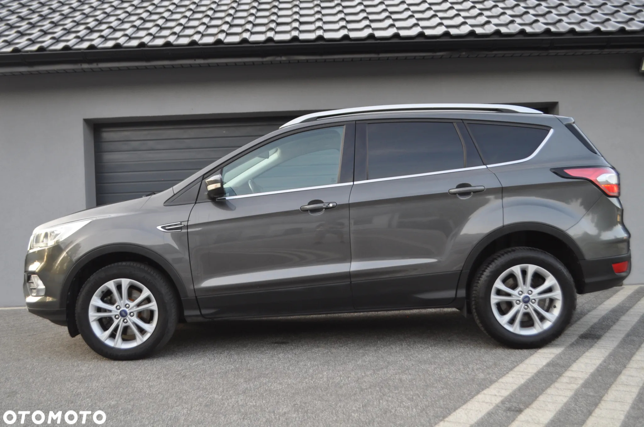 Ford Kuga 2.0 TDCi 2x4 Titanium - 16