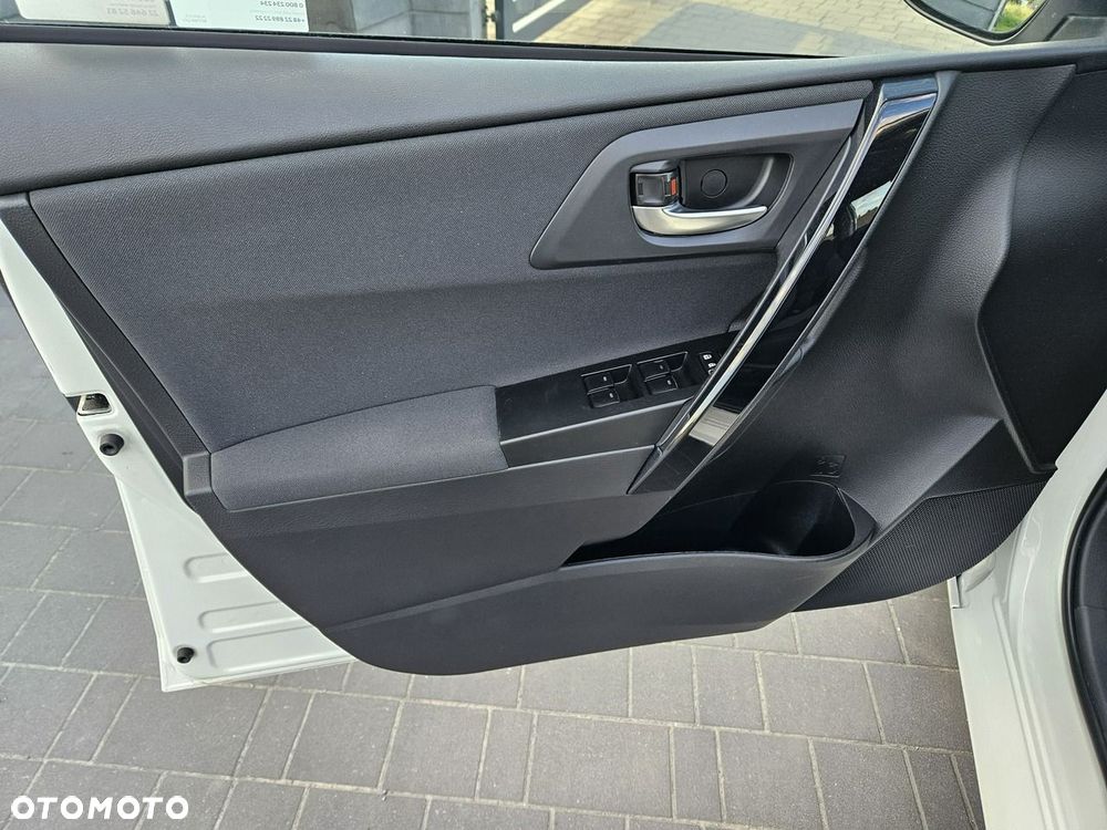 Toyota Auris - 16