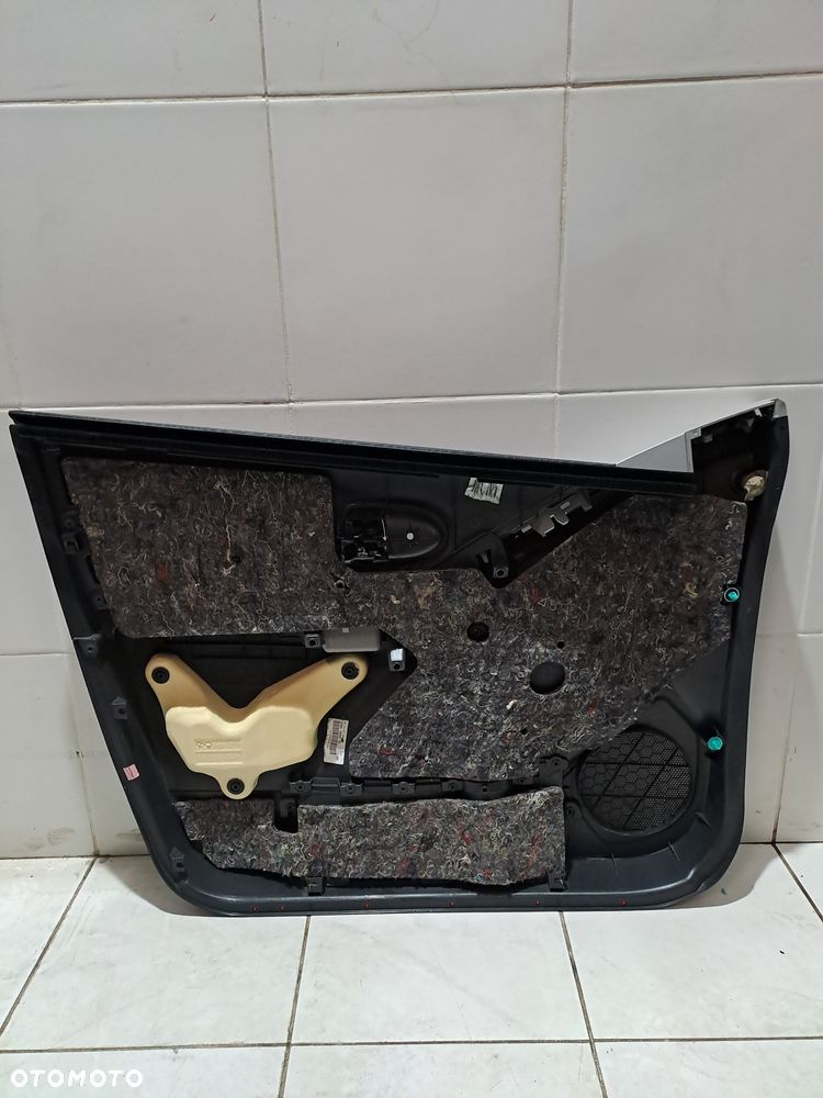 boczek prawy przód Toyota Yaris II 2011 676100D820 - 3