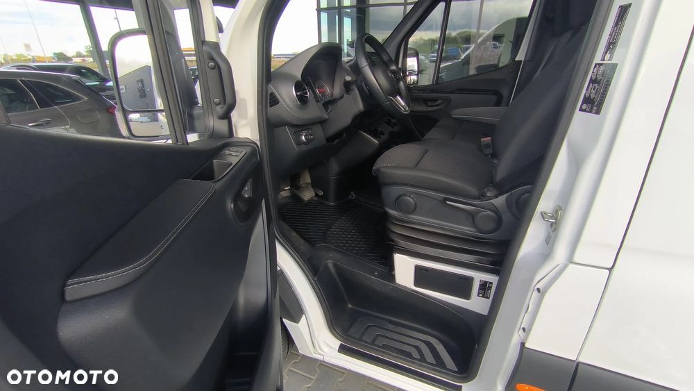 Mercedes-Benz Sprinter - 9