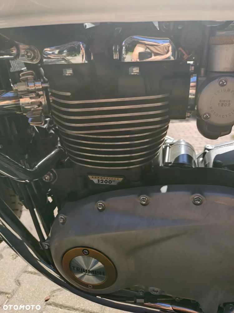 Triumph Bonneville - 10