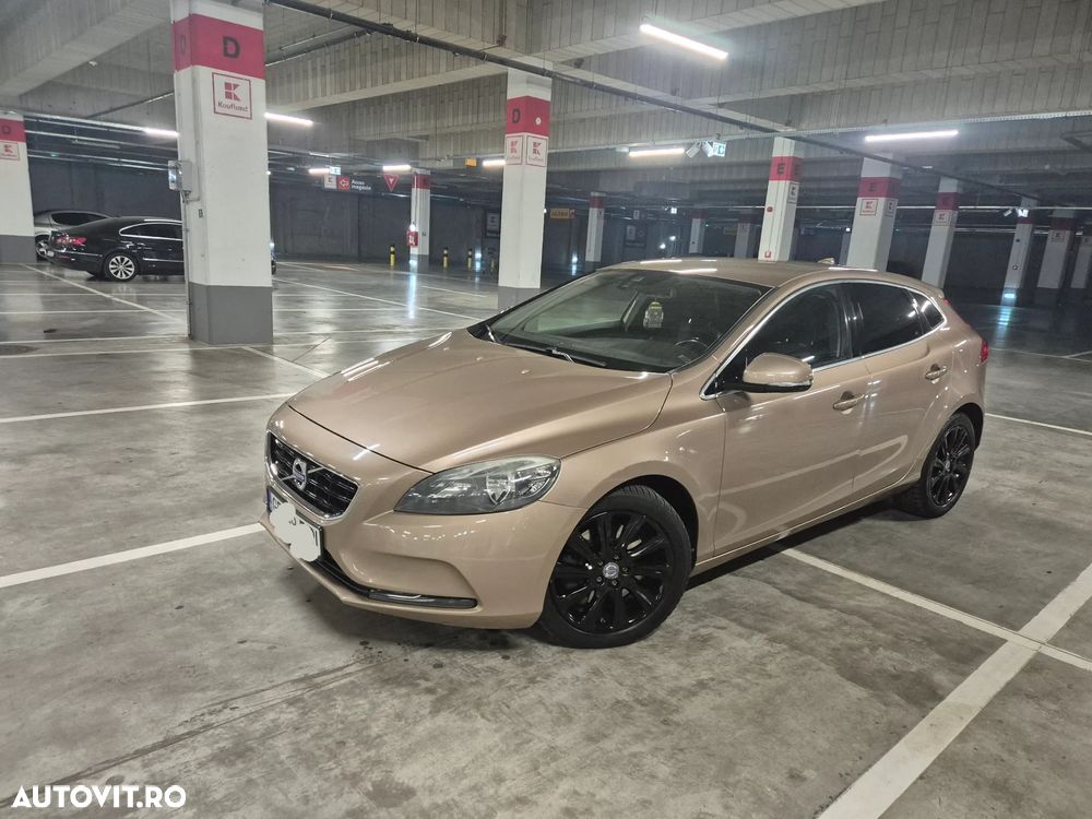 Volvo V40 D4 VEA R-Design - 4