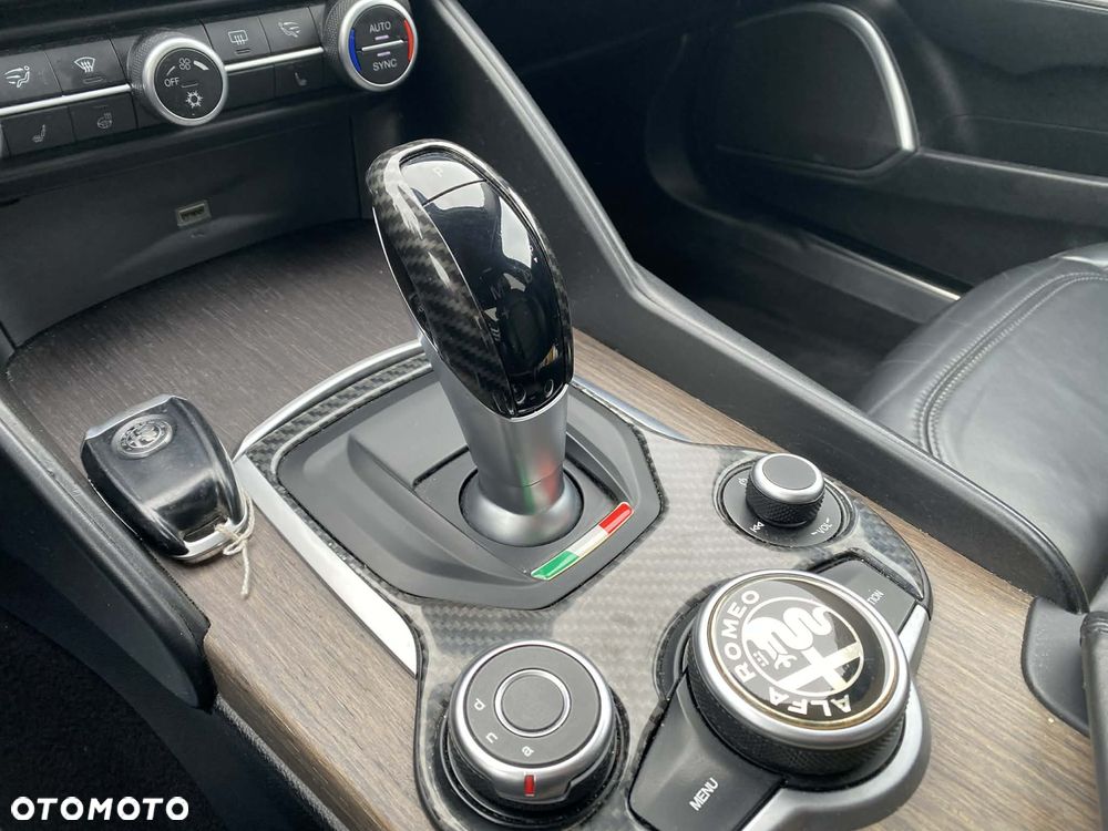Alfa Romeo Giulia 2.2 AT8 Super - 19