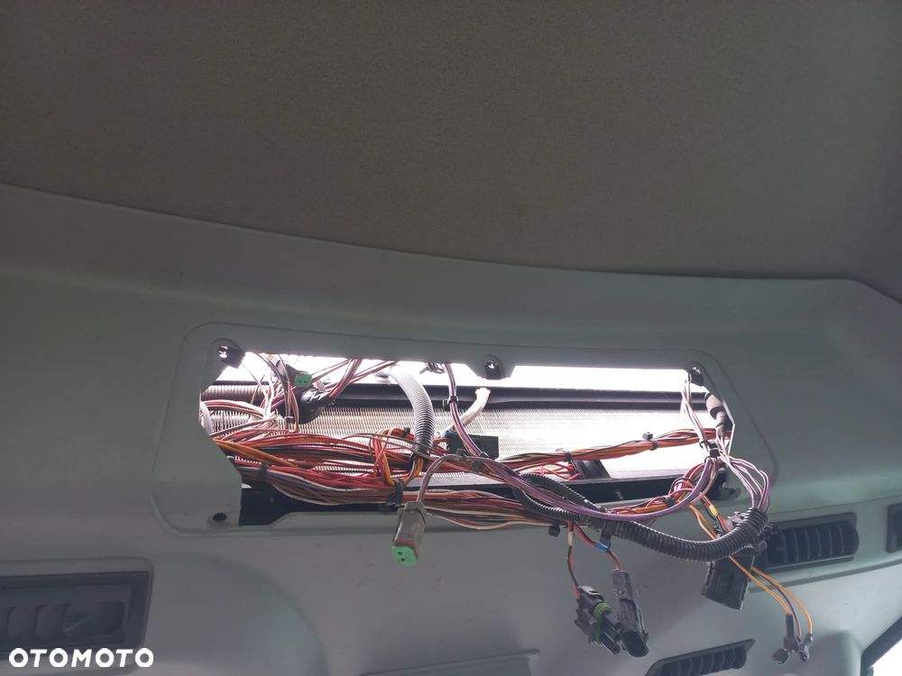 Kabina MCcormick,case, drzwi ,plastiki,środek,tapicerka,licznik,sterowniki,komputery,XTX130,TTX230,MX120,MC115,X70.80 ,MTX165,170,190,140 - 6