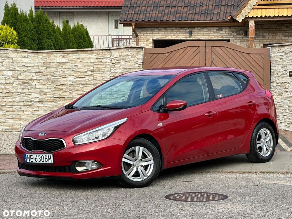 Kia Ceed - 32