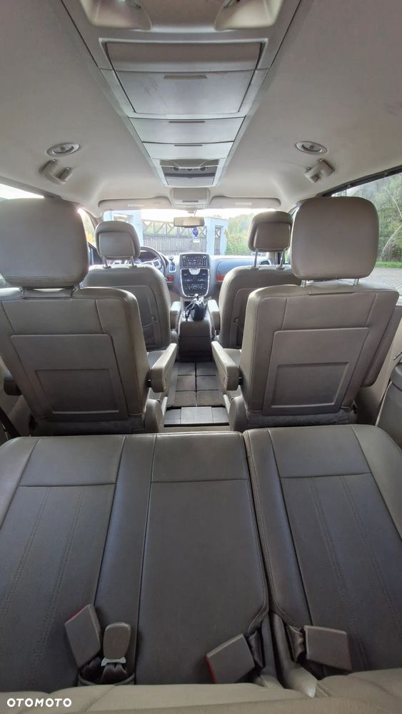 Chrysler Town & Country 3.6 Limited - 13