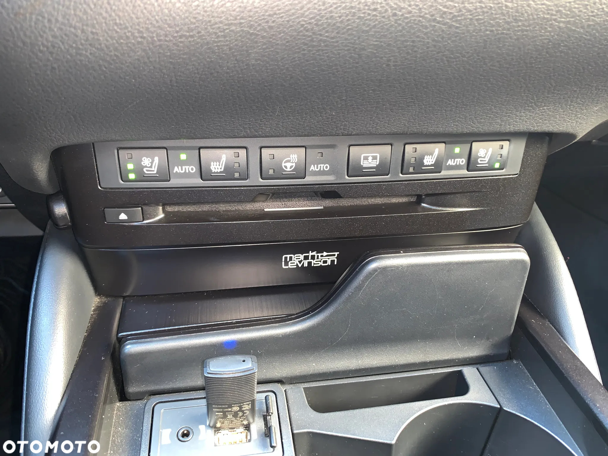 Lexus ES 300h Omotenashi - 22