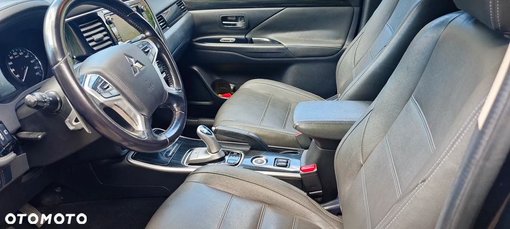 Mitsubishi Outlander Instyle NAVI + - 4