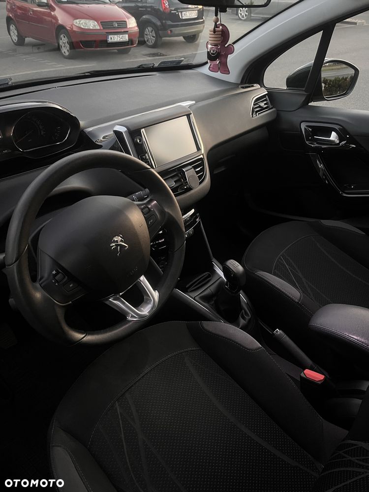 Peugeot 208 - 6