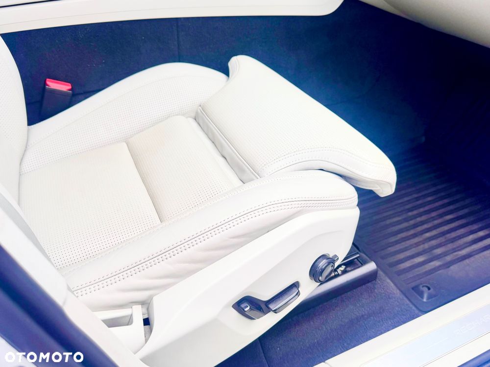 Volvo XC 60 T8 Plug-In Hybrid AWD Inscription - 19