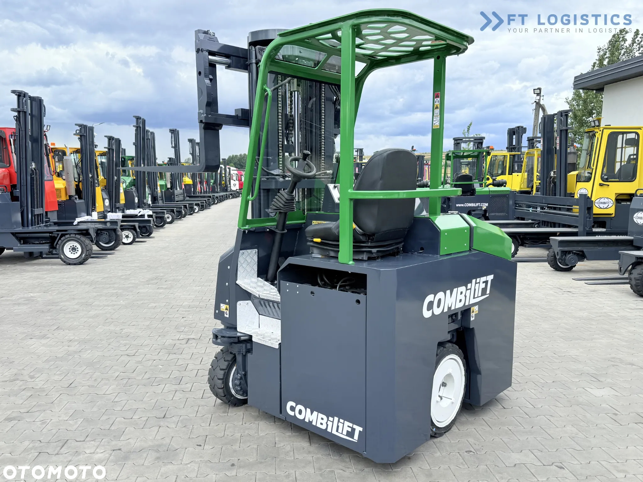 Combilift CBE2500 / TRIPLEX / 5500MM / WOLNY SKOK / NAPĘD ELEKTRYCZNY / JEDYNIE 2300MTH / POZYCJONER / PRZESUW BOCZNY / NOWE OPONY / JAK NOWY / Szeroka oferta wózków czterokierunkowych i bocznych, dopasowanych do różnorodnych potrzeb i zastosowań. - 36