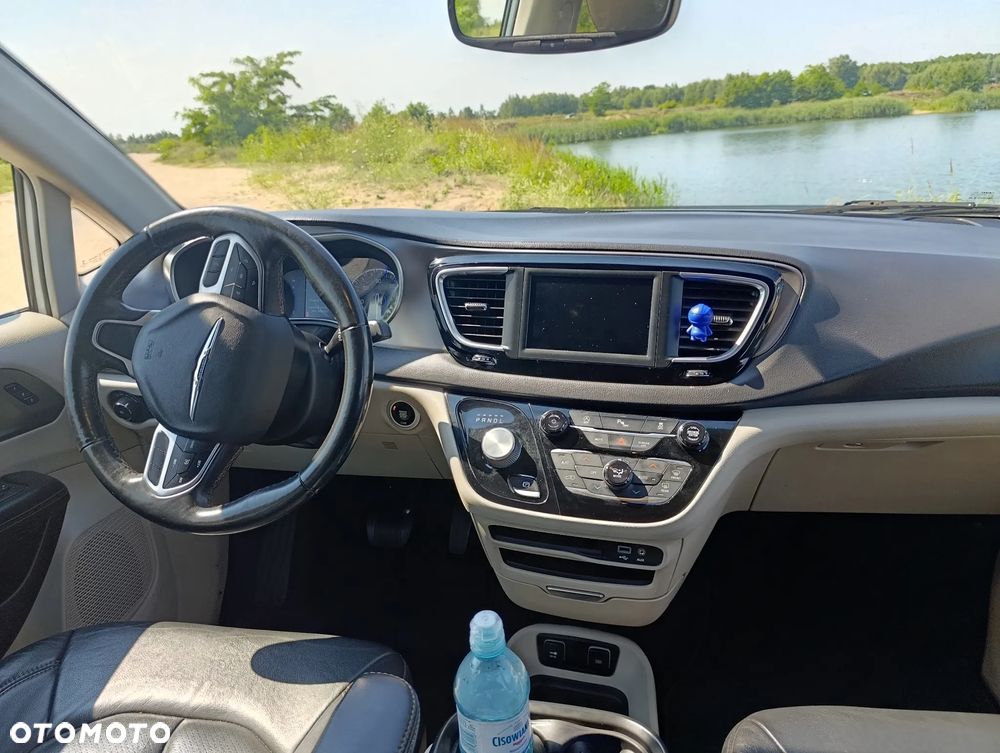 Chrysler Pacifica - 6