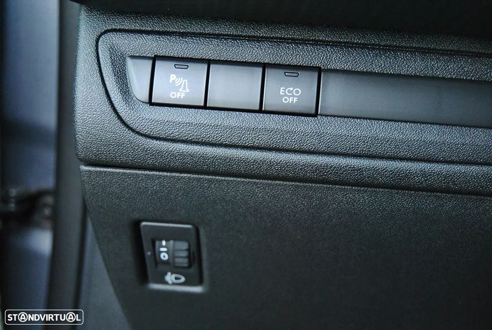 Peugeot 208 1.2 PureTech Signature - 34