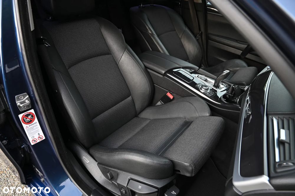 BMW Seria 5 520d - 28