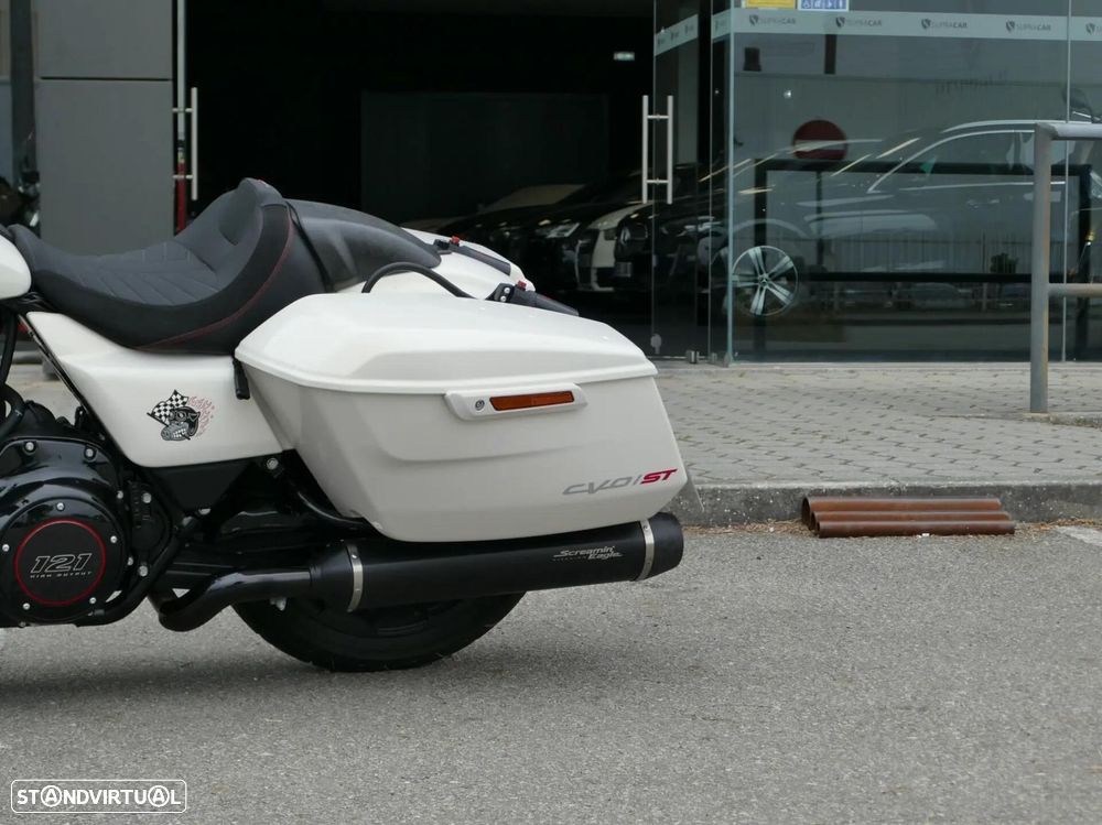 Harley-Davidson FL - 8