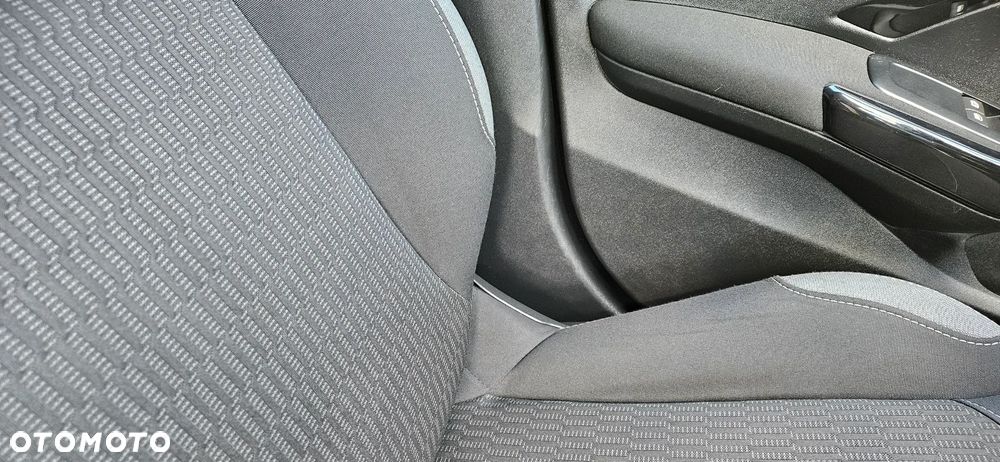 Peugeot 208 - 16